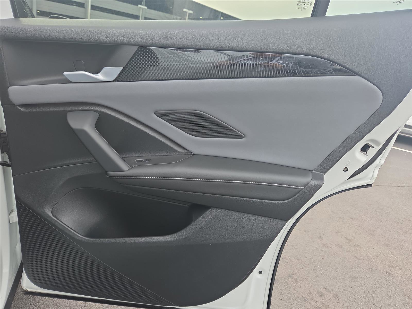 New 2026 Volkswagen Tiguan SE R-Line image 30