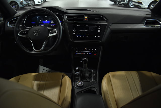 Used 2022 Volkswagen Tiguan SE AWD/4WD image 33