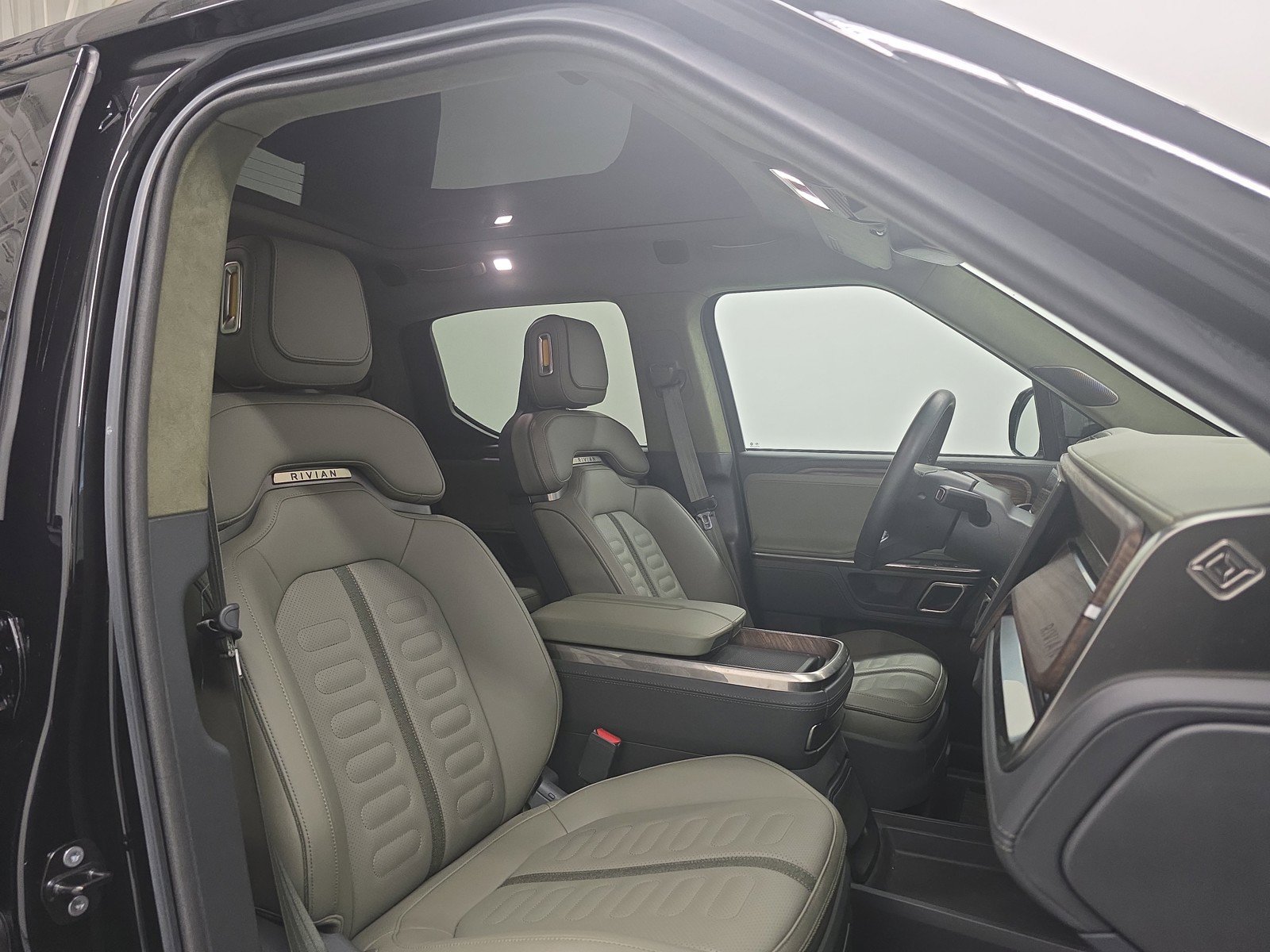 Used 2023 Rivian R1T Adventure AWD/4WD image 23