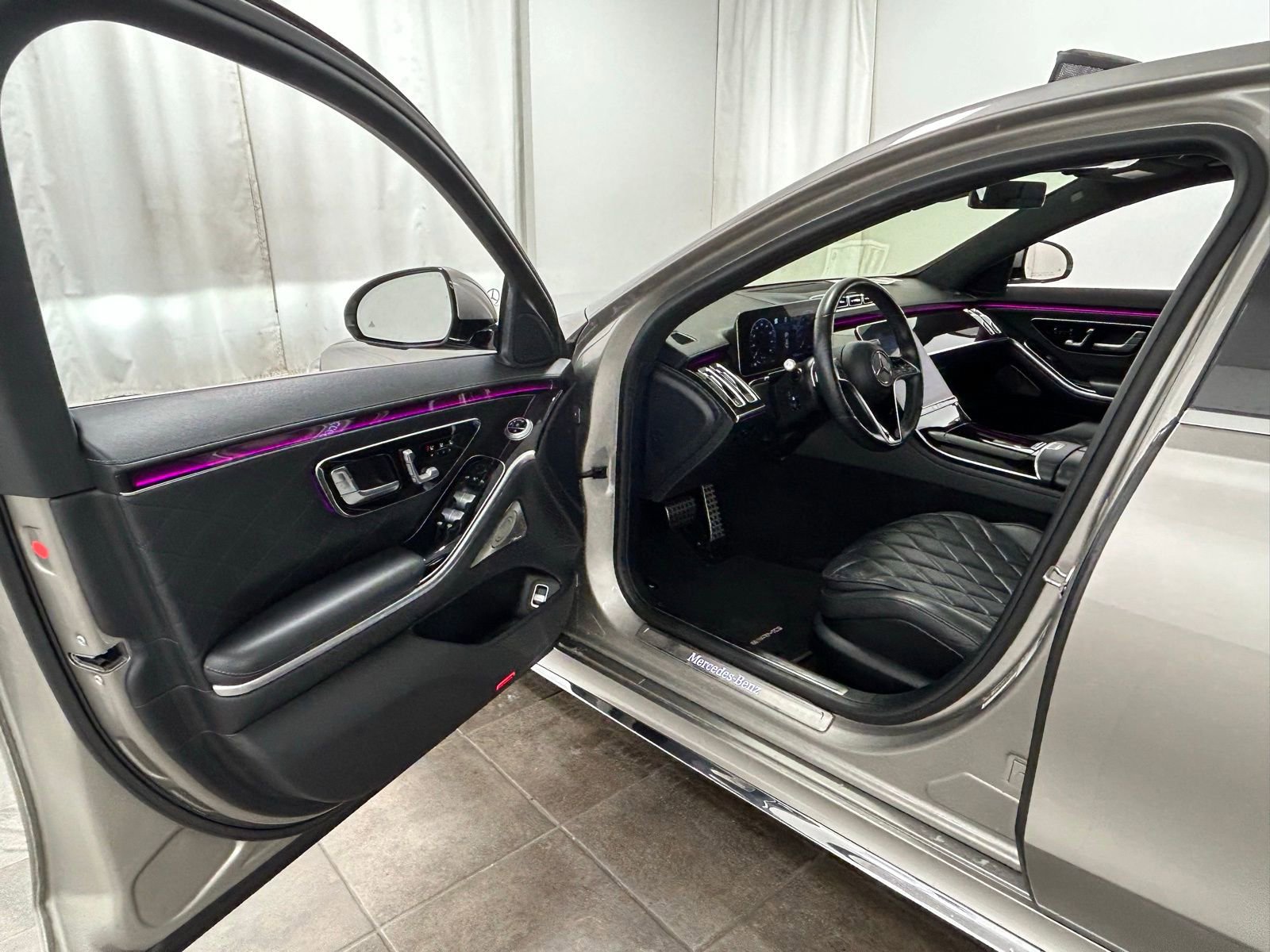 Used 2022 Mercedes-Benz S 580 4MATIC Sedan w/ AMG Line Package image 24