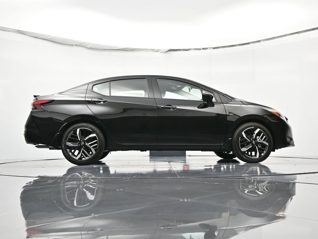 New 2025 Nissan Versa SR w/ Trunk Package FWD image 39