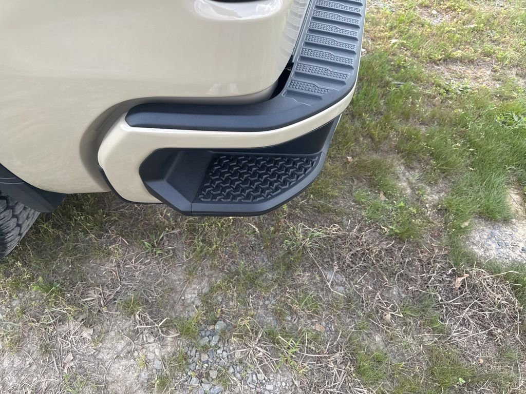 Used 2023 GMC Sierra 1500 AT4 w/ AT4 Preferred Package image 13