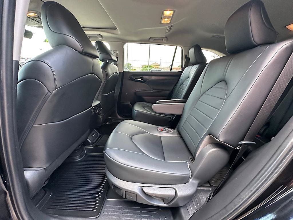 Certified 2023 Toyota Highlander XLE AWD/4WD image 18