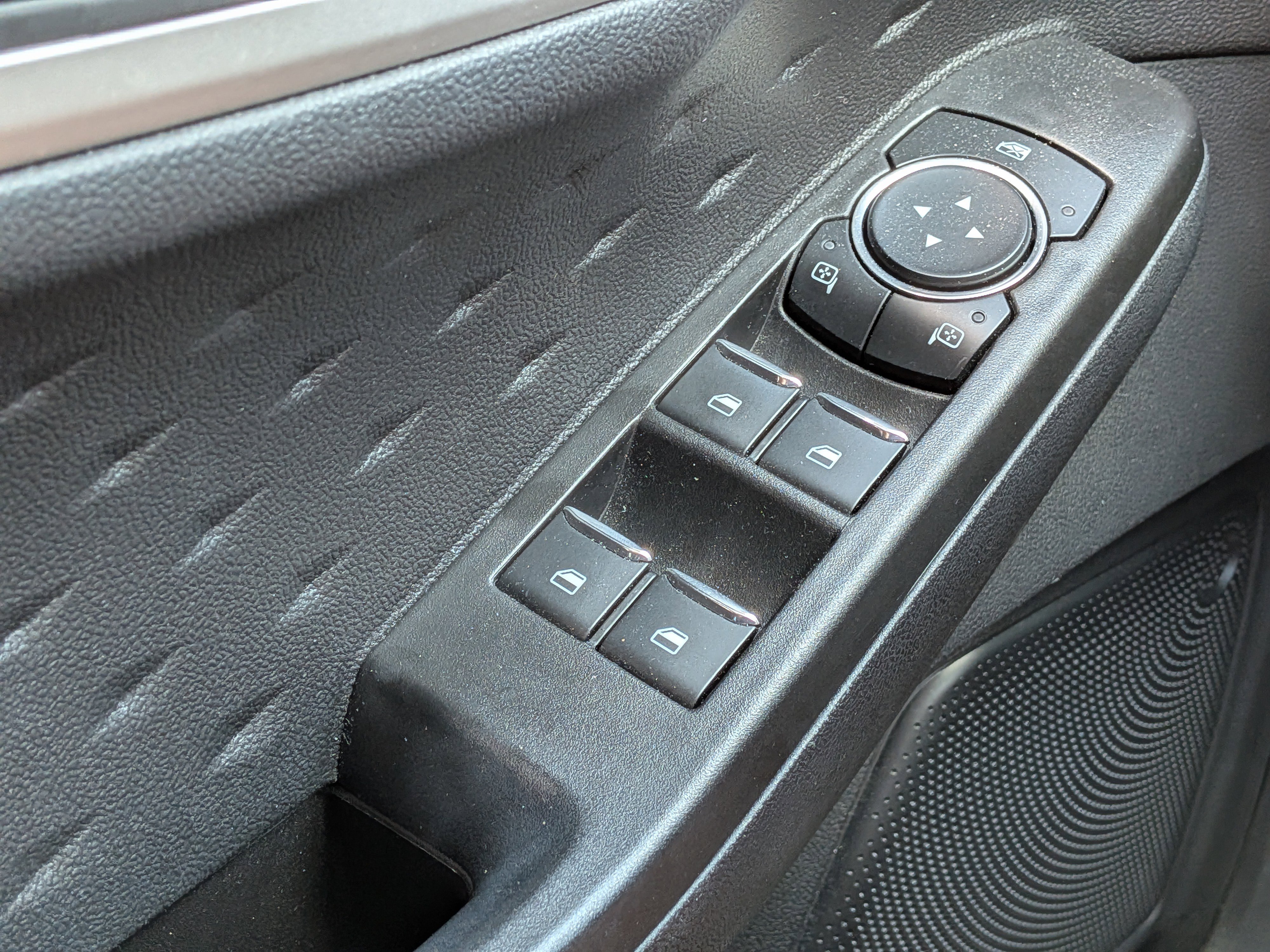 Used 2020 Ford Escape SE Sport image 24