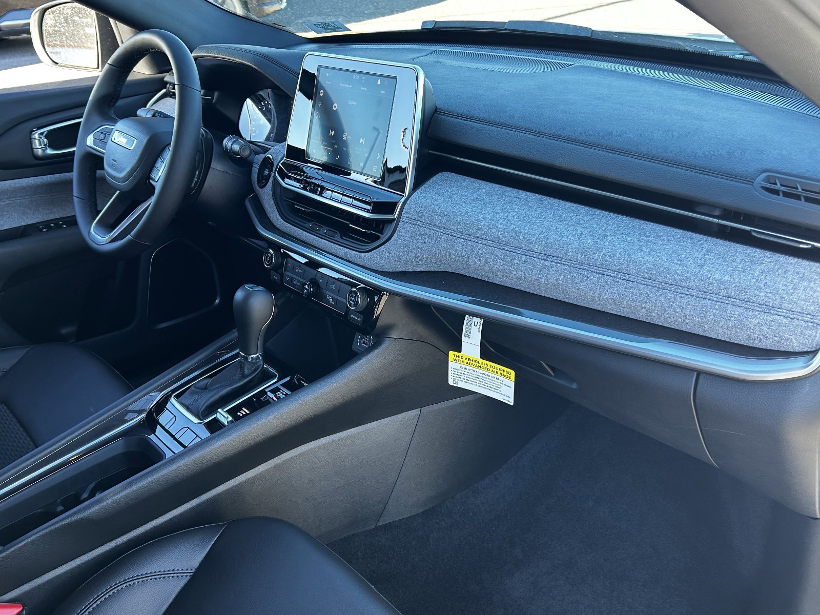 New 2026 Jeep Compass Latitude image 9
