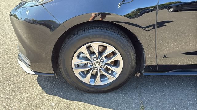 Certified 2025 Toyota Sienna LE FWD image 8