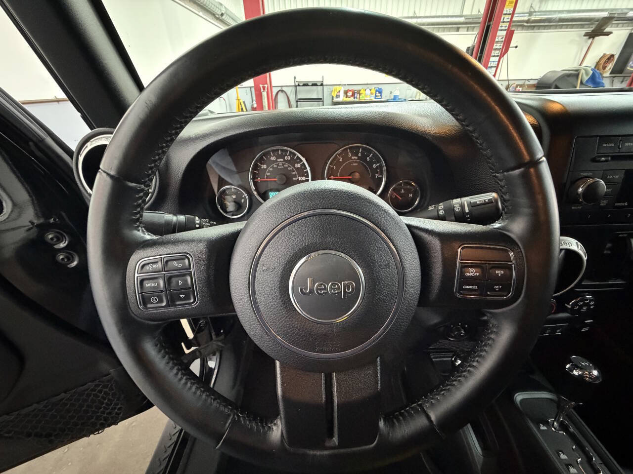 Used 2017 Jeep Wrangler Unlimited Sahara w/ Max Tow Package AWD/4WD image 11