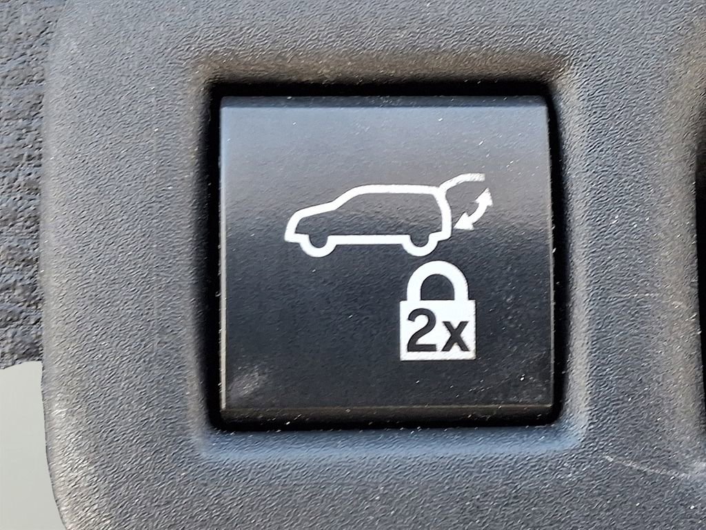 Used 2021 Toyota Sienna XLE image 30