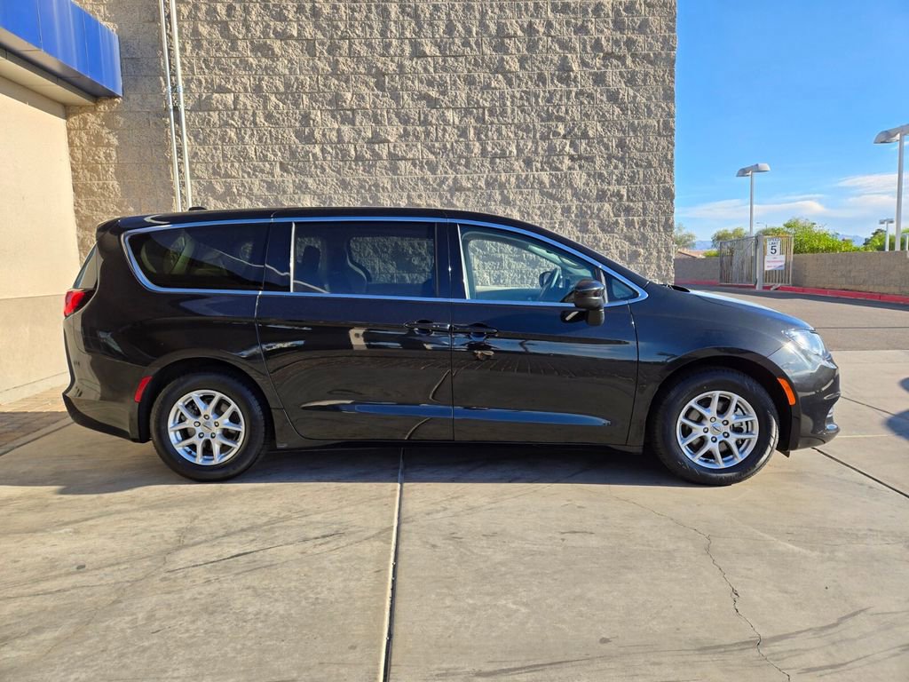Used 2023 Chrysler Voyager LX image 6