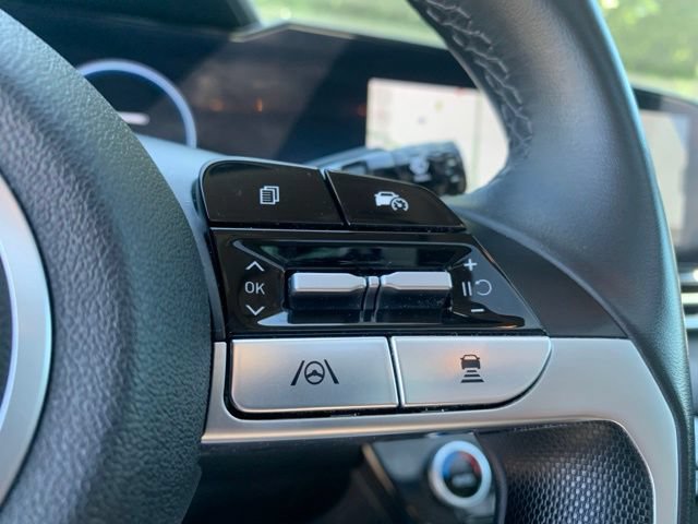 Certified 2025 Hyundai Elantra Limited FWD image 20