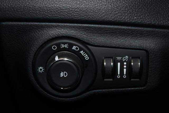 Used 2018 Jeep Compass Latitude image 17