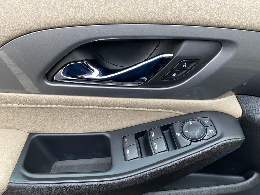 Used 2022 Chevrolet Traverse LS image 20