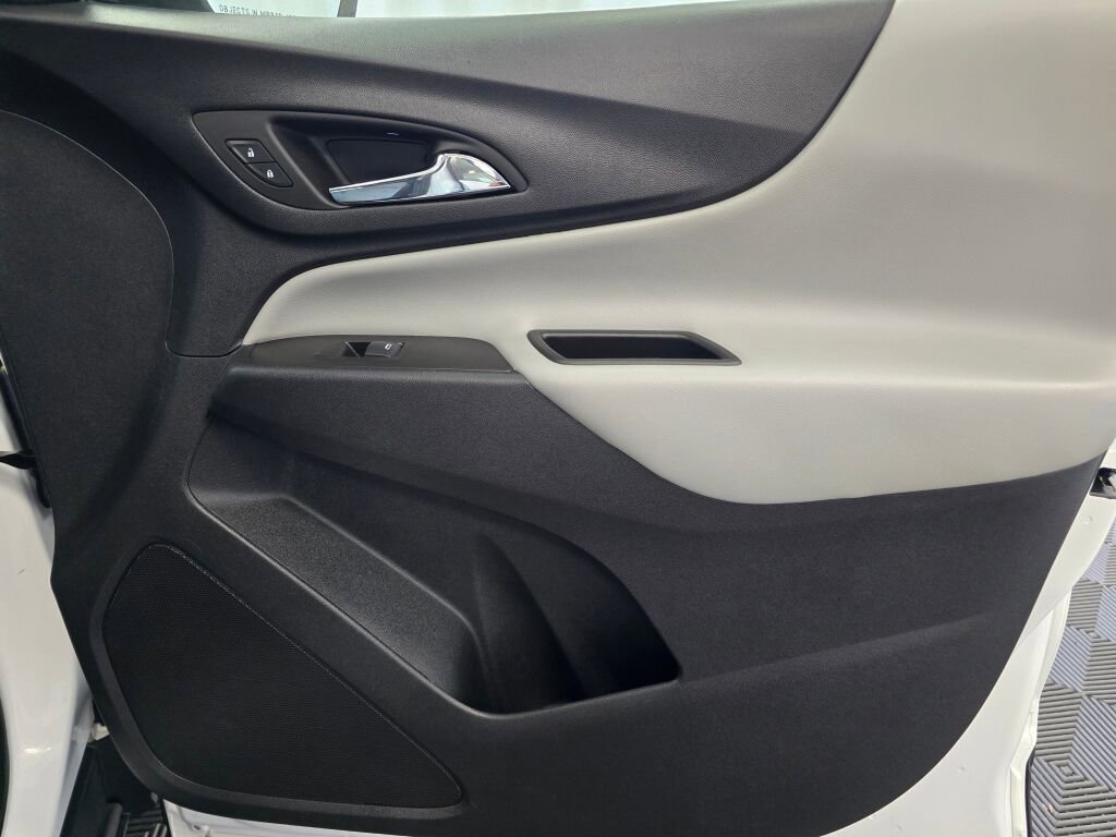 Used 2020 Chevrolet Equinox LS image 24