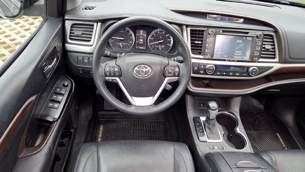 Used 2016 Toyota Highlander Limited AWD/4WD image 17