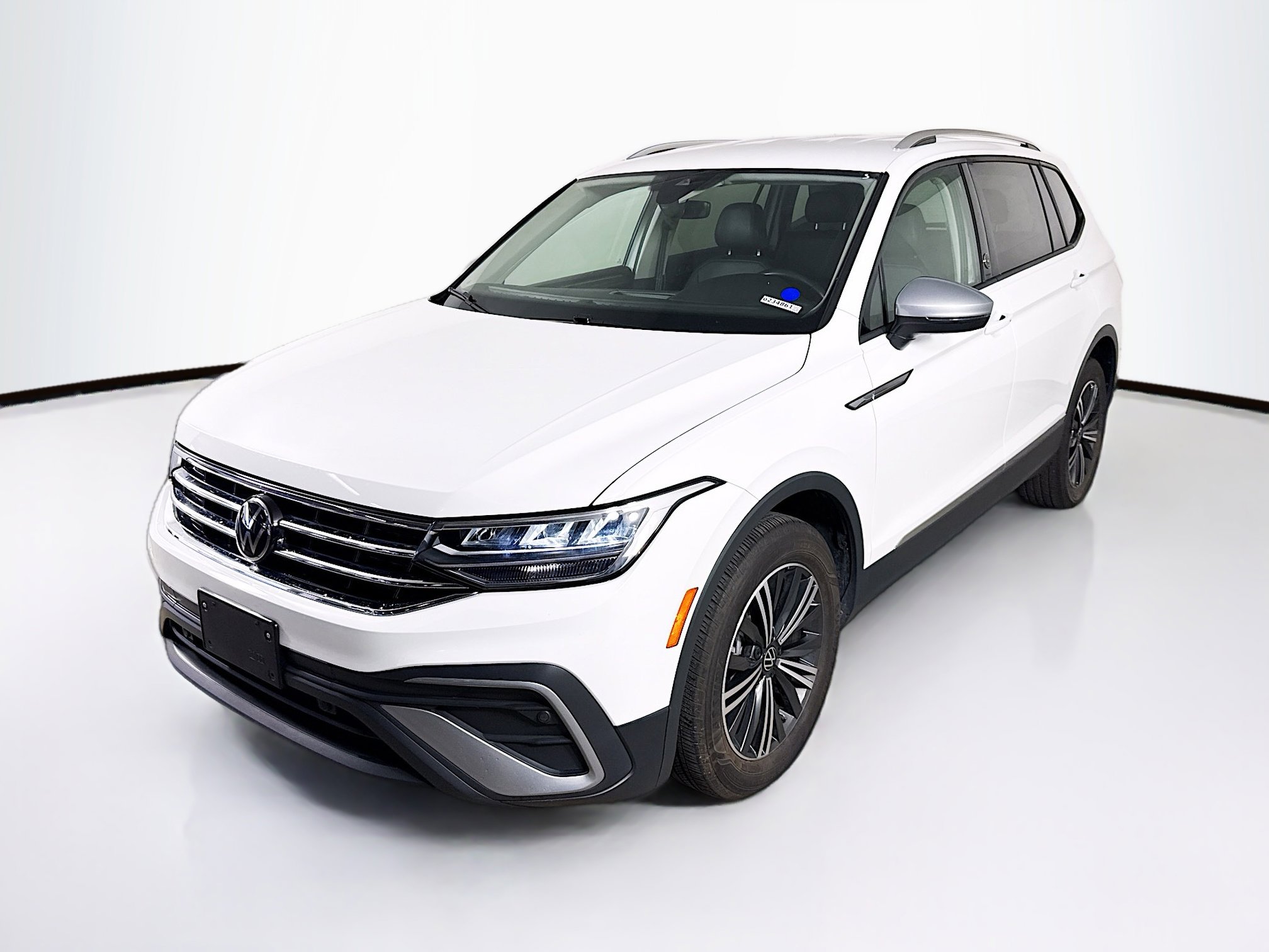 Used 2024 Volkswagen Tiguan Wolfsburg Edition AWD/4WD image 4