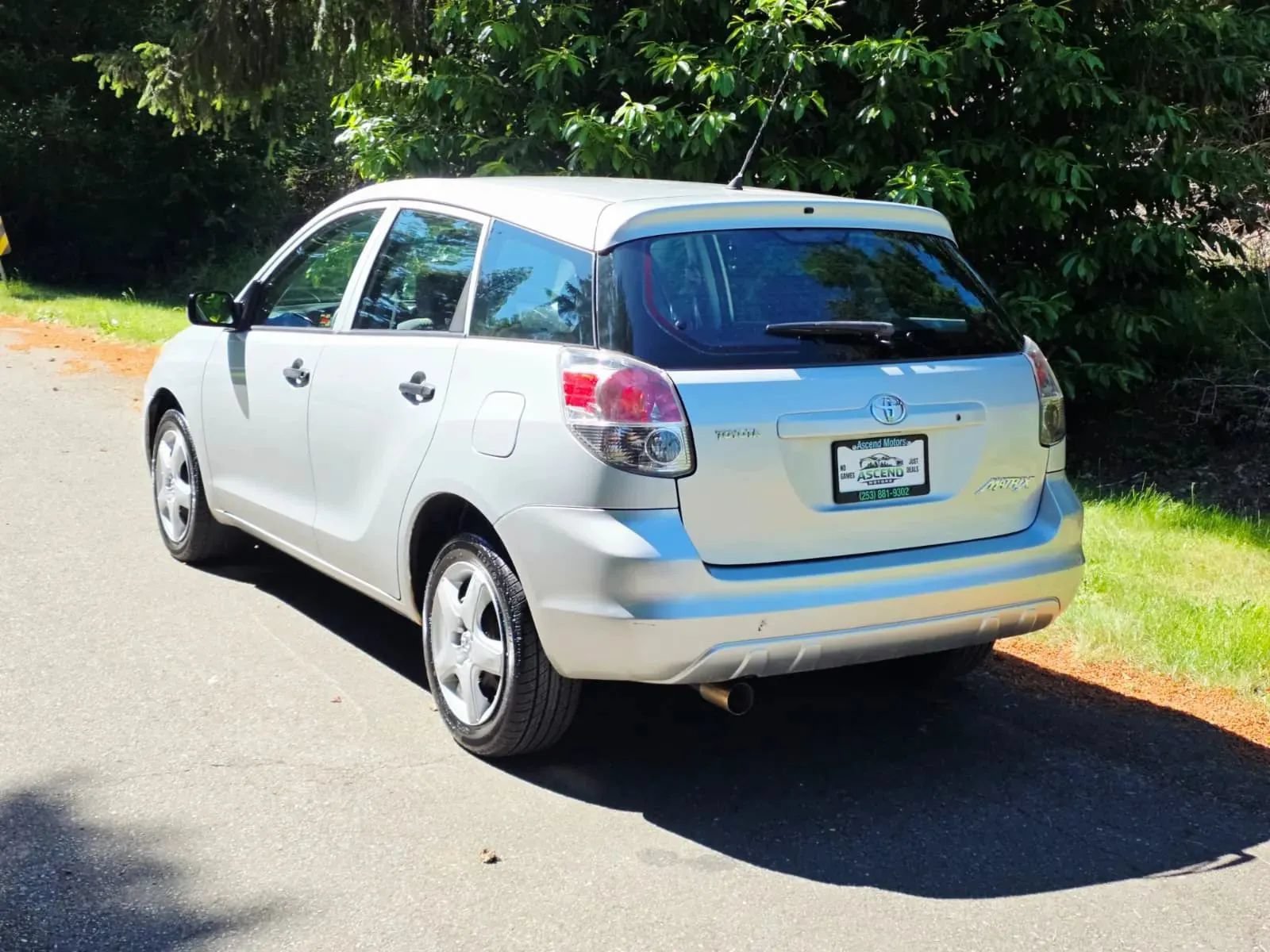 Used 2005 Toyota Matrix FWD image 3