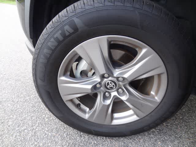 Used 2024 Toyota RAV4 XLE AWD/4WD image 32