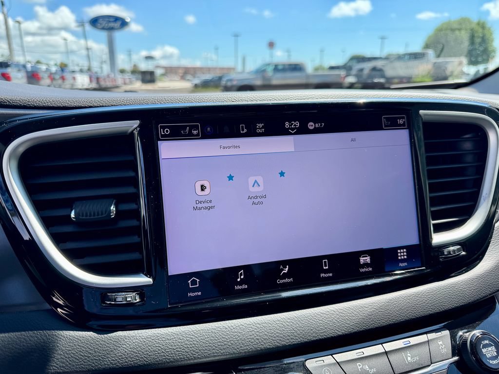 Used 2024 Chrysler Pacifica Touring-L FWD image 29