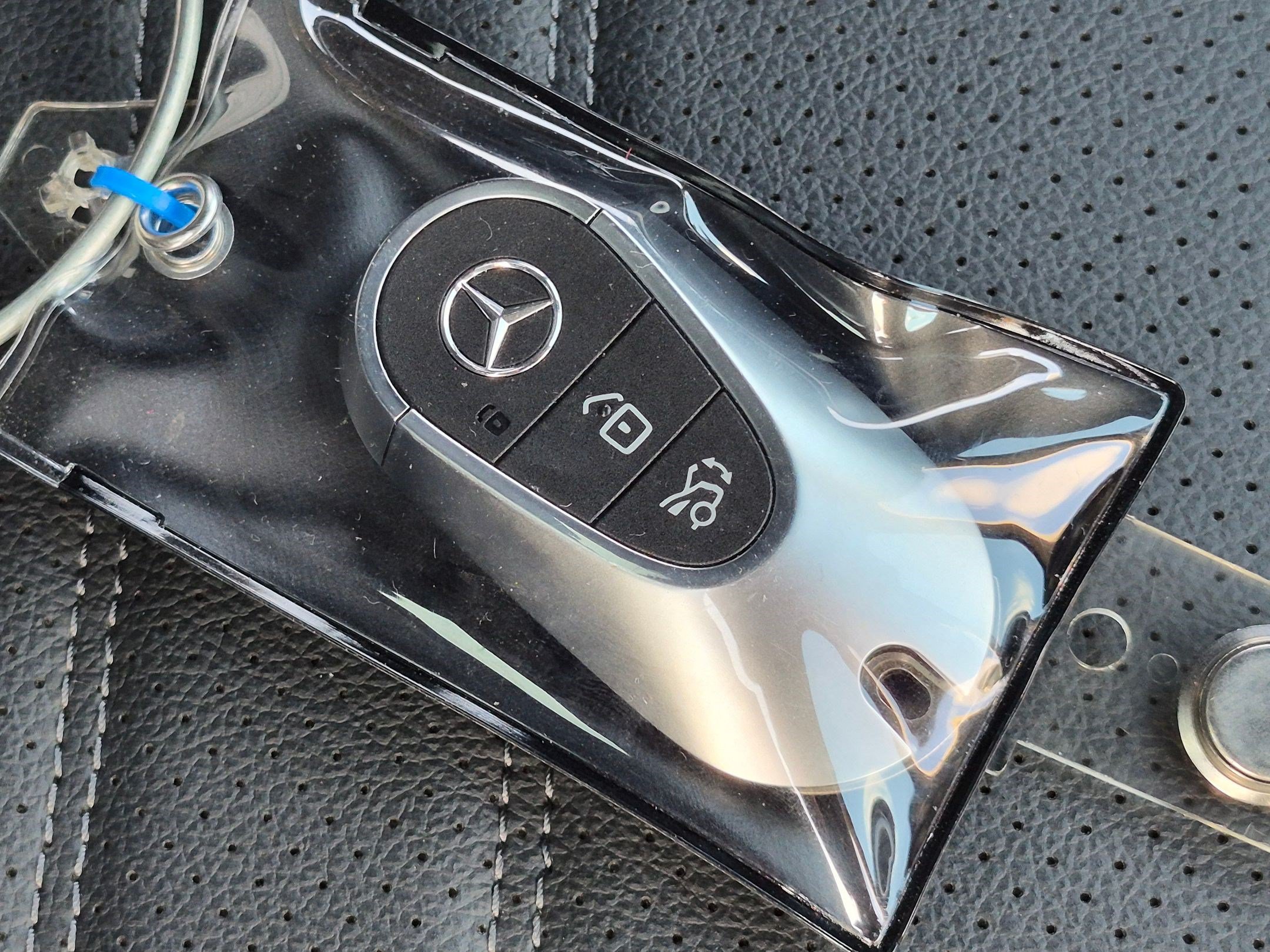 Used 2025 Mercedes-Benz GLC 300 4MATIC image 34