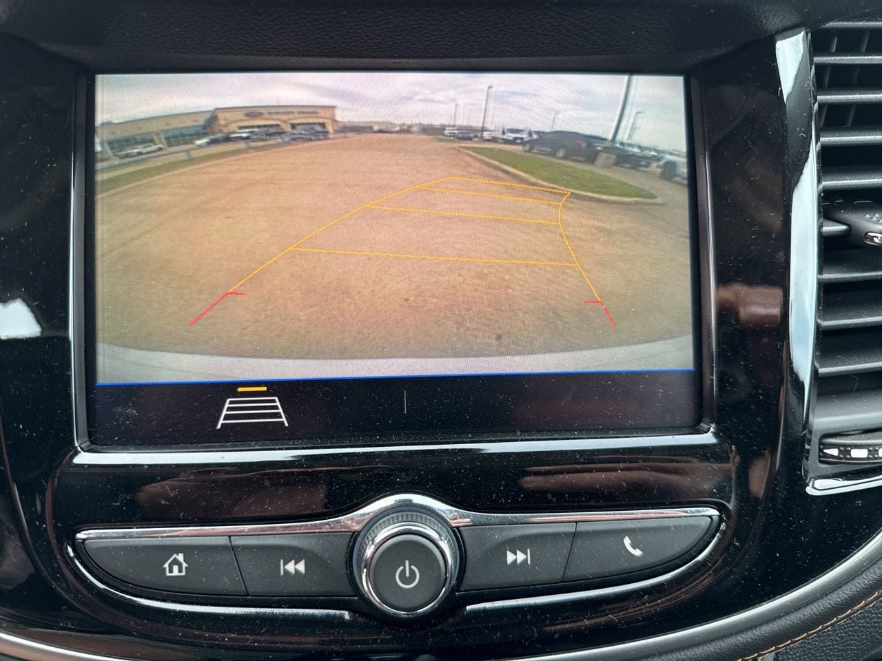 Used 2020 Chevrolet Trax LT w/ Driver Confidence Package FWD image 26