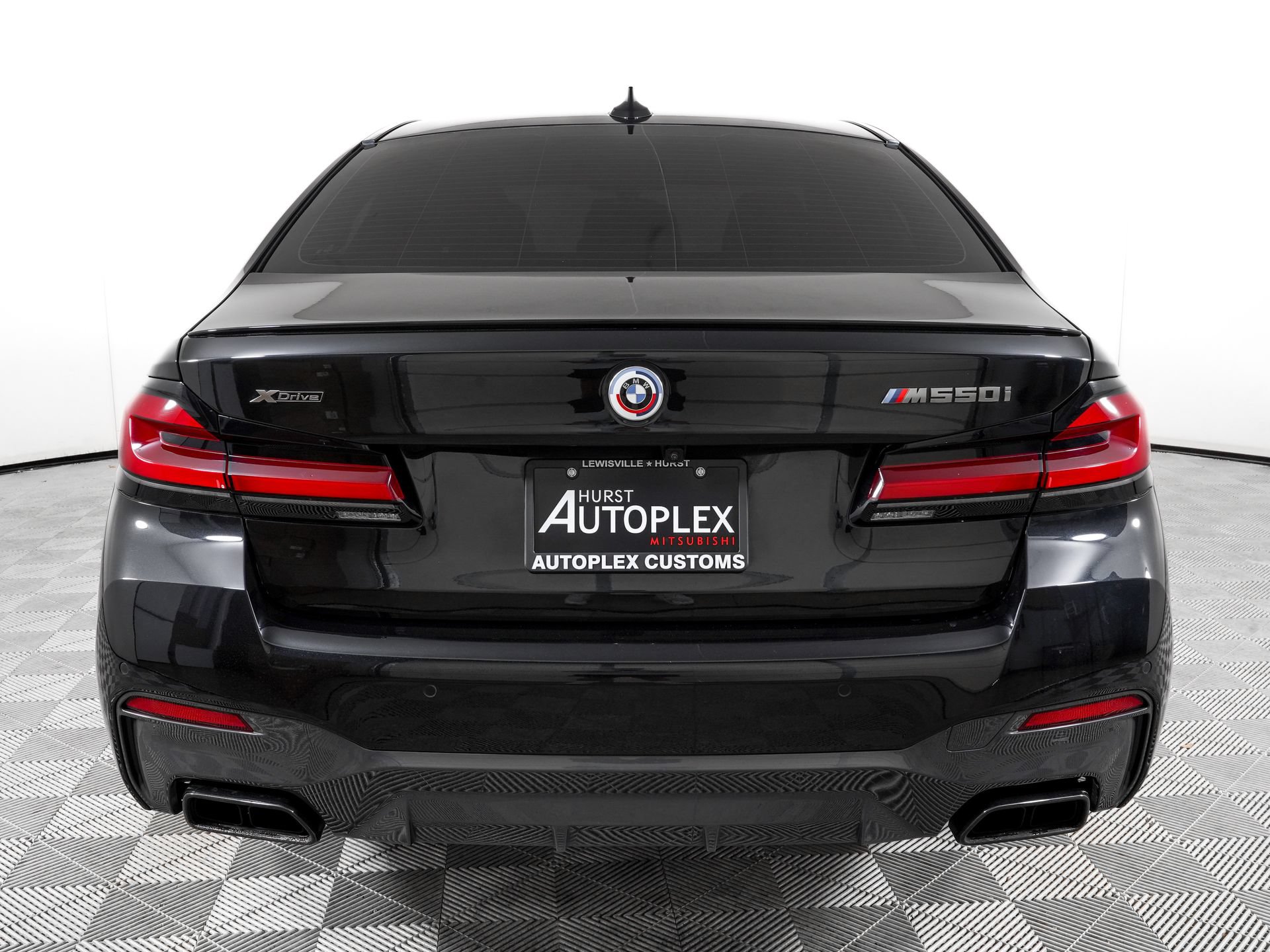 Used 2023 BMW M550i xDrive w/ Executive Package AWD/4WD image 5
