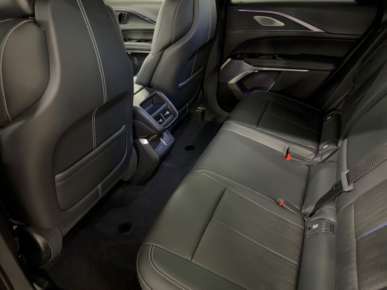 Used 2024 Cadillac Lyriq Luxury RWD image 25