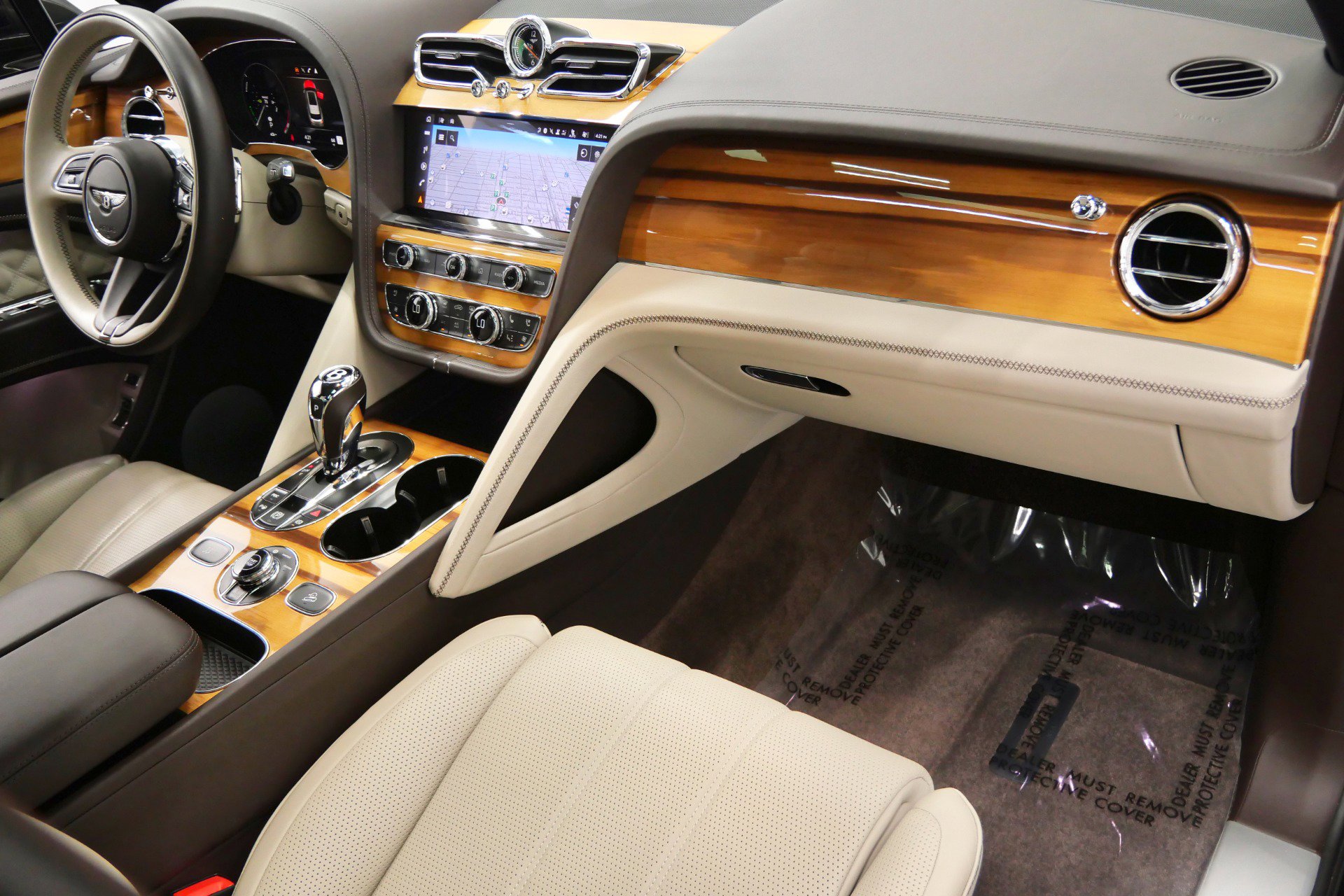 Used 2021 Bentley Bentayga Plug-In Hybrid image 14