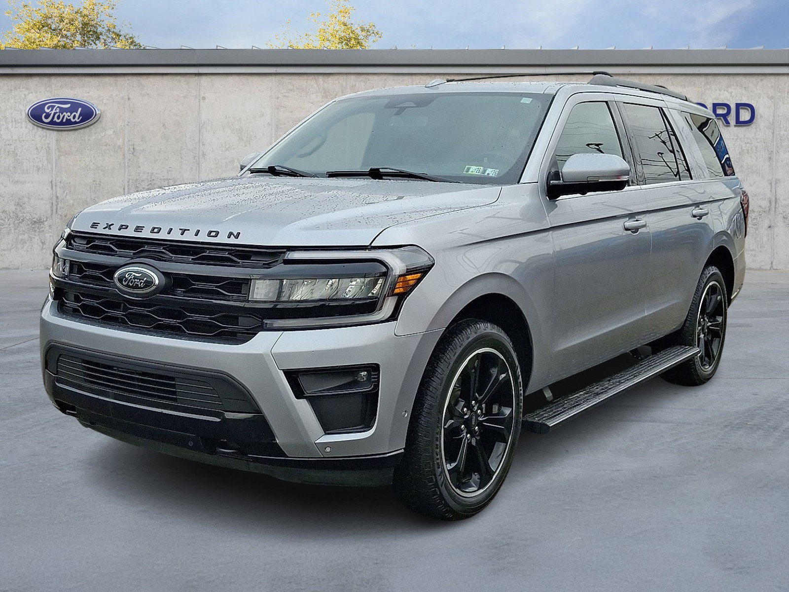 Certified 2022 Ford Expedition Limited image 3