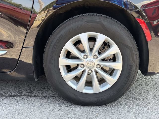 Used 2018 Chrysler Pacifica Touring-L FWD image 11
