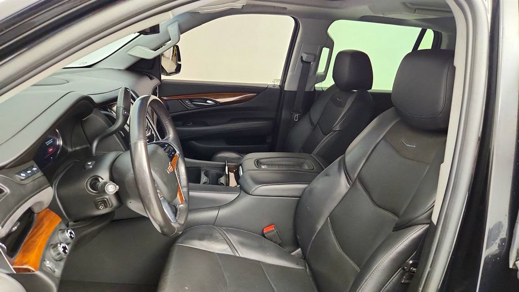 Used 2019 Cadillac Escalade Luxury AWD/4WD image 21