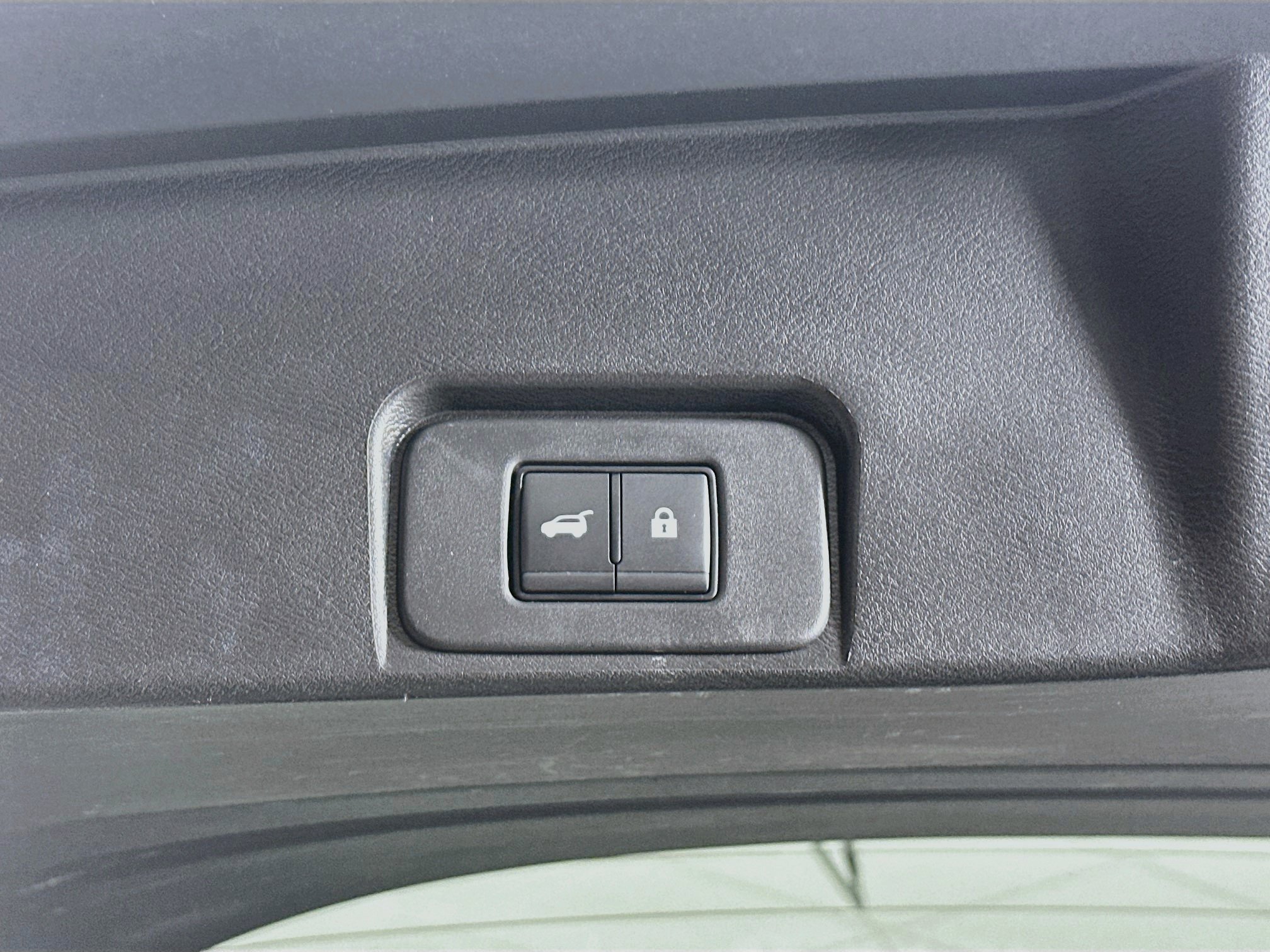 Used 2024 Nissan Rogue SV FWD image 29