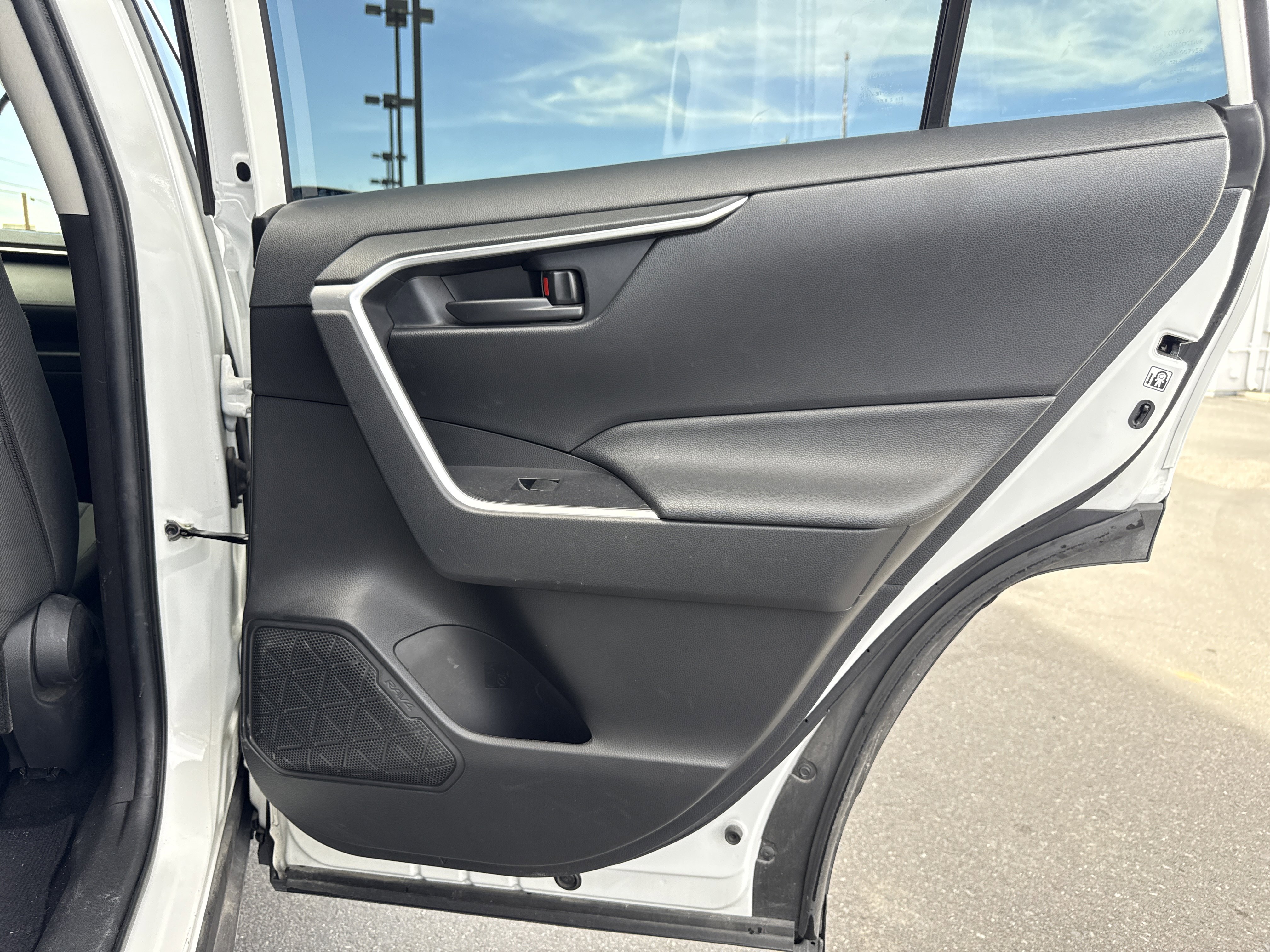 Used 2020 Toyota RAV4 LE image 34