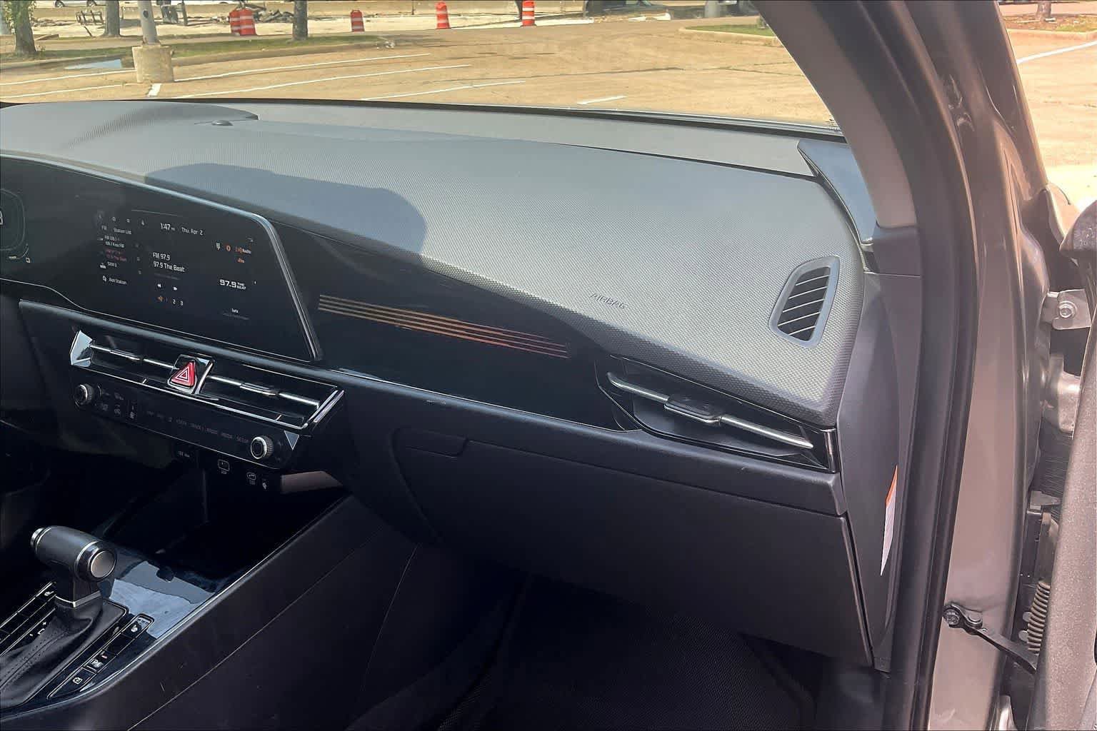 Used 2024 Kia Niro EX image 23