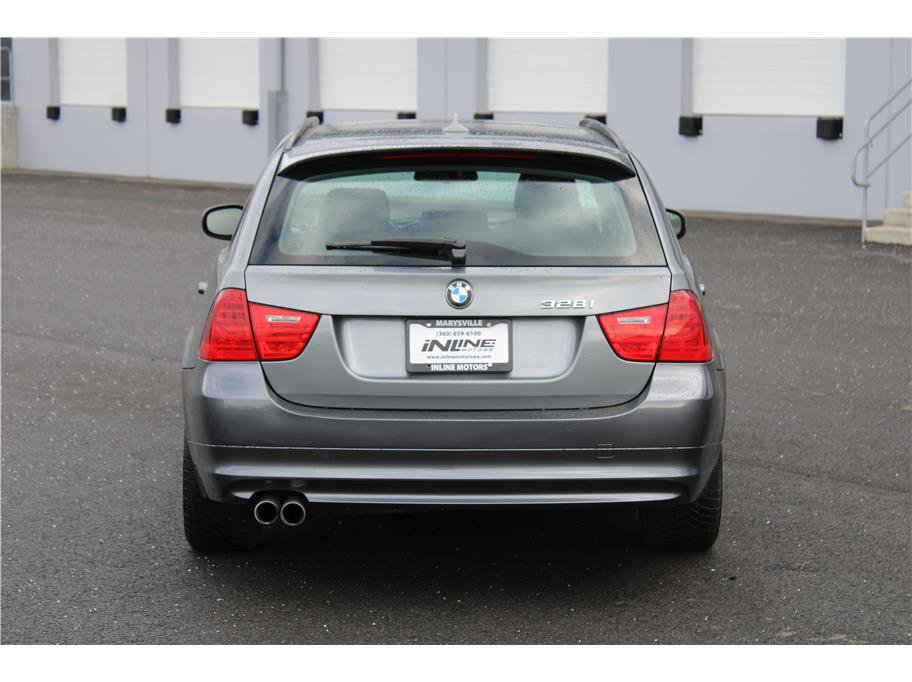 Used 2011 BMW 328i xDrive Wagon image 3
