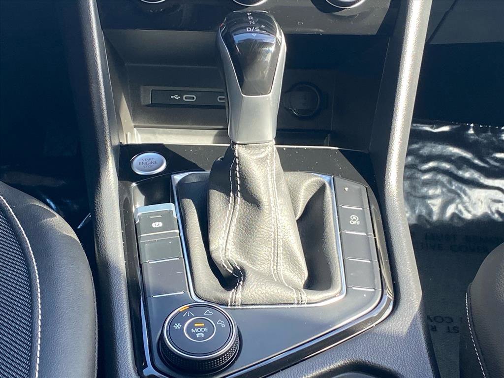 Certified 2023 Volkswagen Taos SE w/ Black Wheel Package image 11