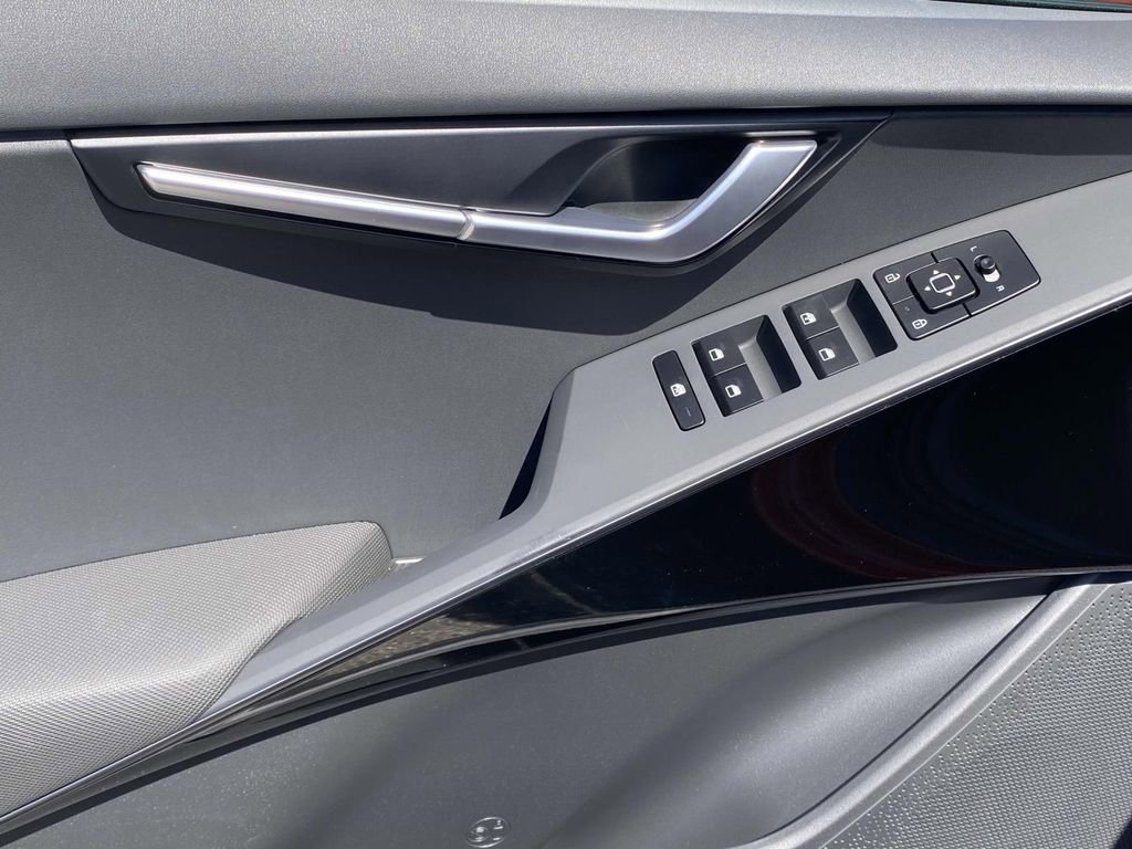 New 2025 Kia Niro EX image 13