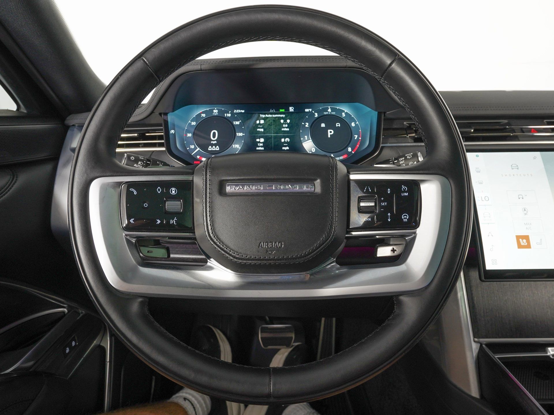 Used 2025 Land Rover Range Rover SE image 17