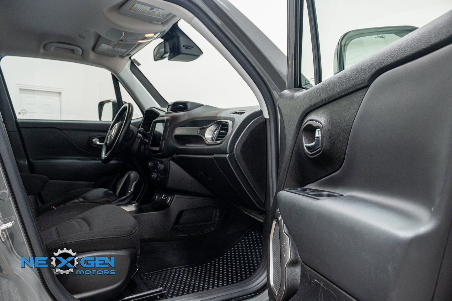 Used 2022 Jeep Renegade Latitude w/ Convenience Group image 37