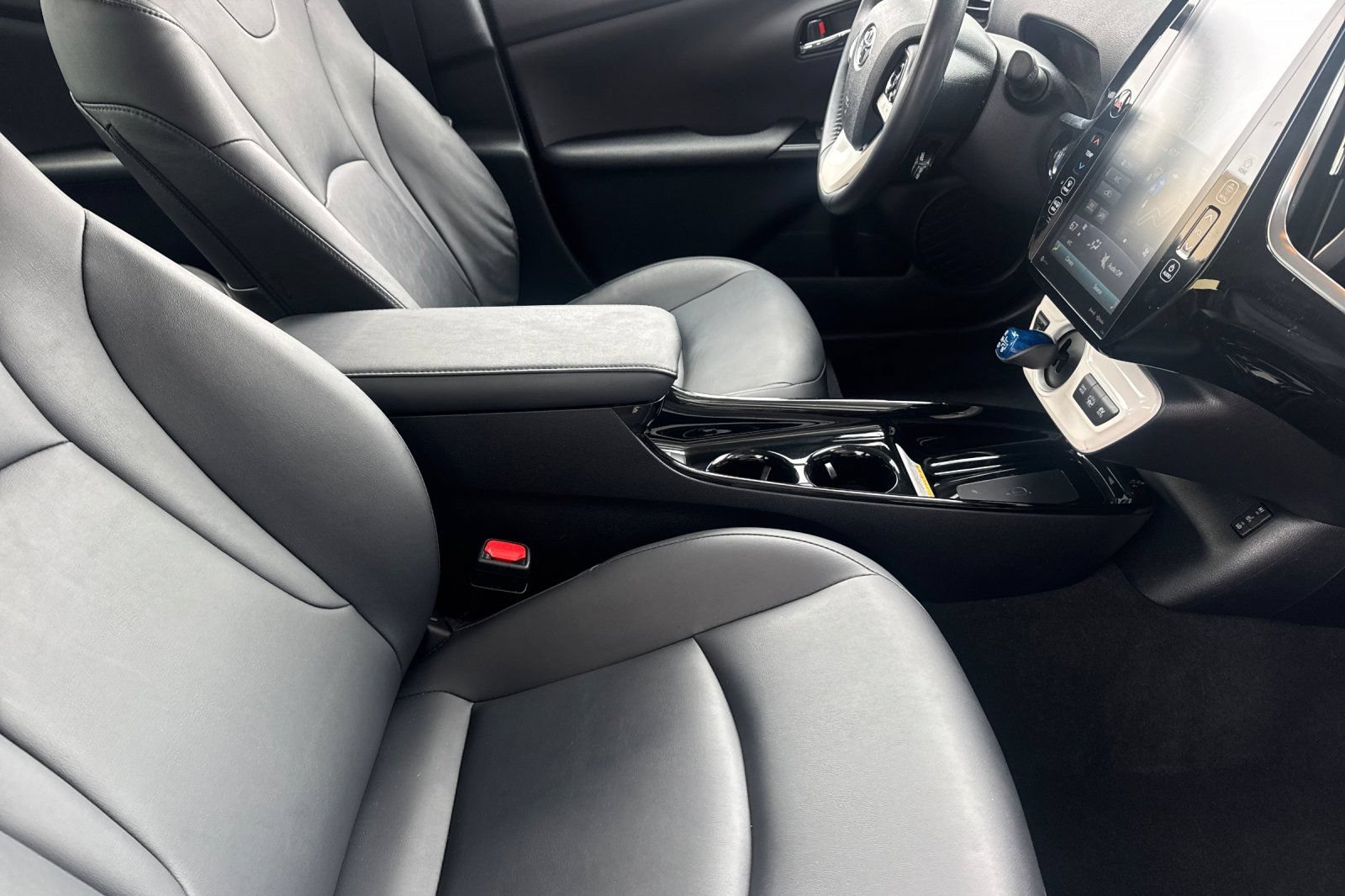 Used 2017 Toyota Prius Prime Premium FWD image 16