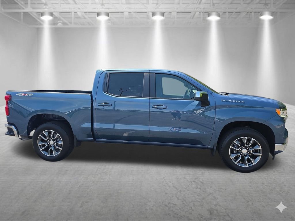 Used 2024 Chevrolet Silverado 1500 LT AWD/4WD image 2