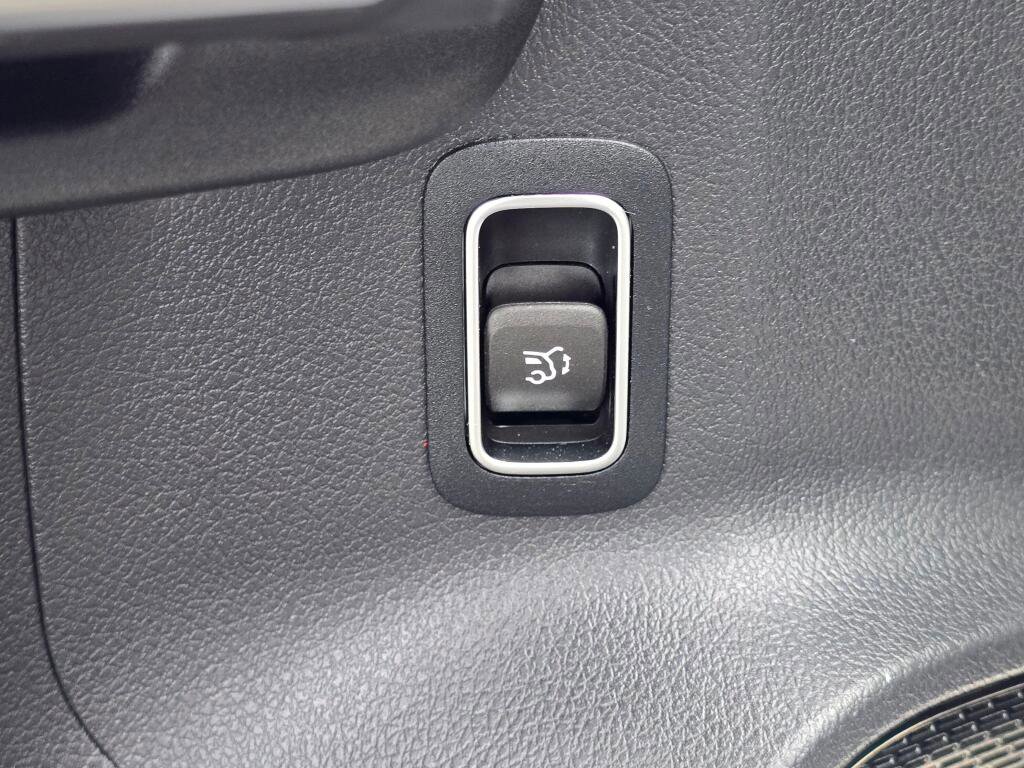 Used 2023 Mercedes-Benz EQB 300 4MATIC w/ Driver Assistance Package image 36