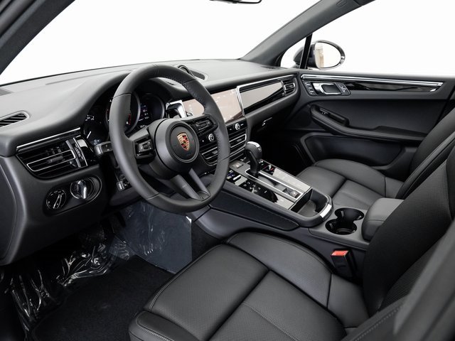 New 2026 Porsche Macan image 4