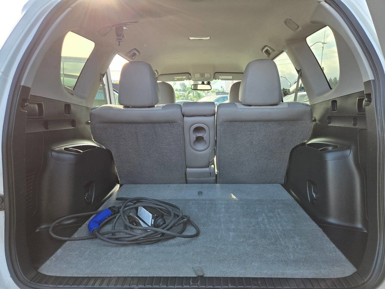Used 2012 Toyota RAV4 EV image 26