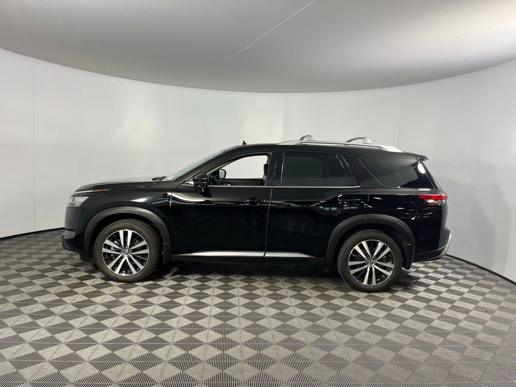 Used 2023 Nissan Pathfinder Platinum w/ Cargo Package image 7