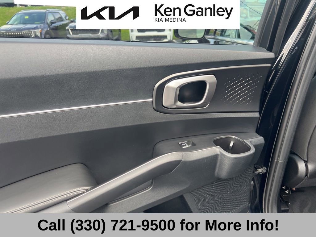 Used 2023 Kia Sorento LX AWD/4WD image 47