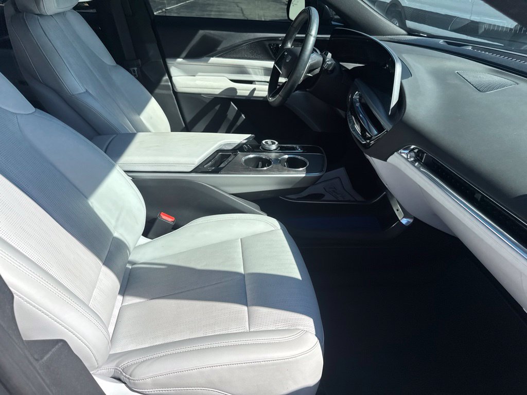 Used 2023 Cadillac Lyriq 2WD image 33