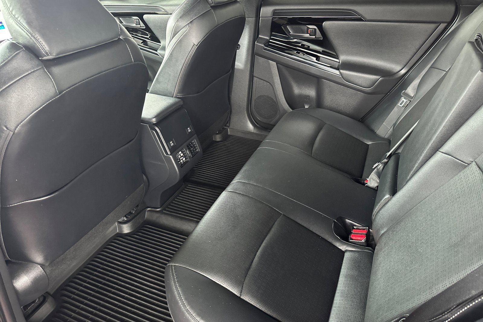 Used 2023 Toyota bZ4X Limited image 14