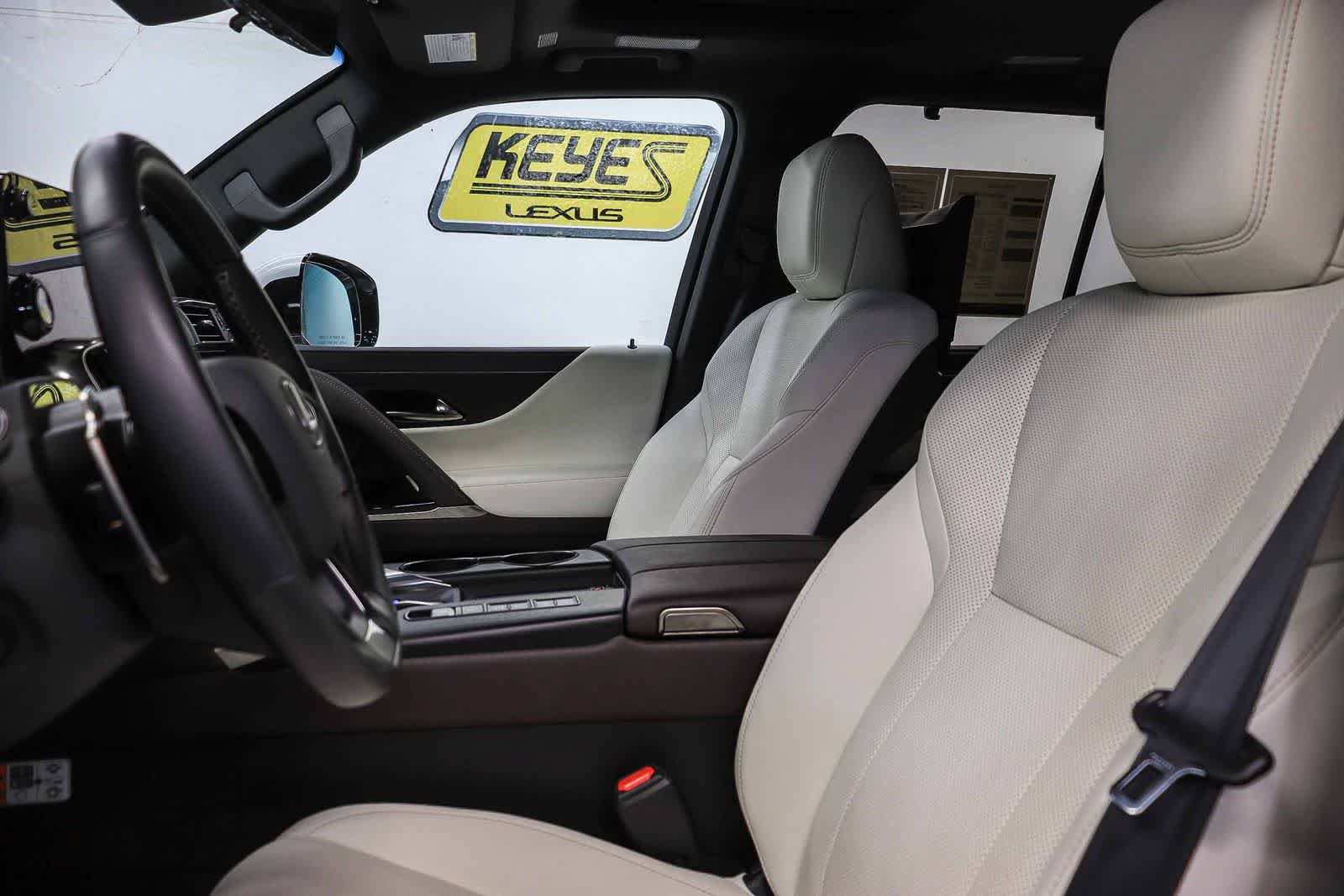 Certified 2025 Lexus LX 700h Luxury AWD/4WD image 19