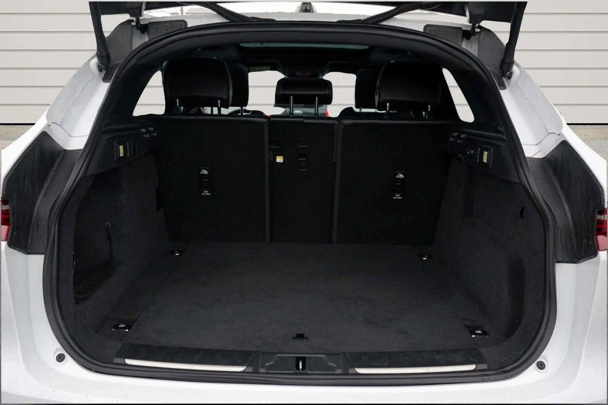 Used 2025 Jaguar F-PACE R-Dynamic S image 10