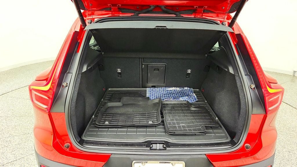 Used 2021 Volvo XC40 T5 Momentum w/ Premium Package AWD/4WD image 22